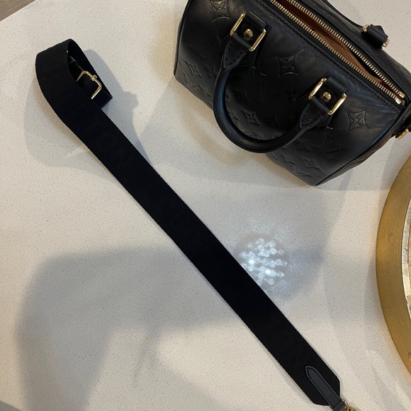 Lambskin Speedy 22 by Louis Vuitton **RARE AND AUTHENTIC** - Picture 17 of 17